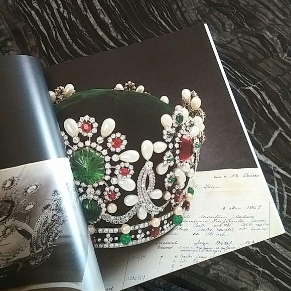 VAN CLEEF and ARPELS - large coffee table book - Picture 5 of 10
